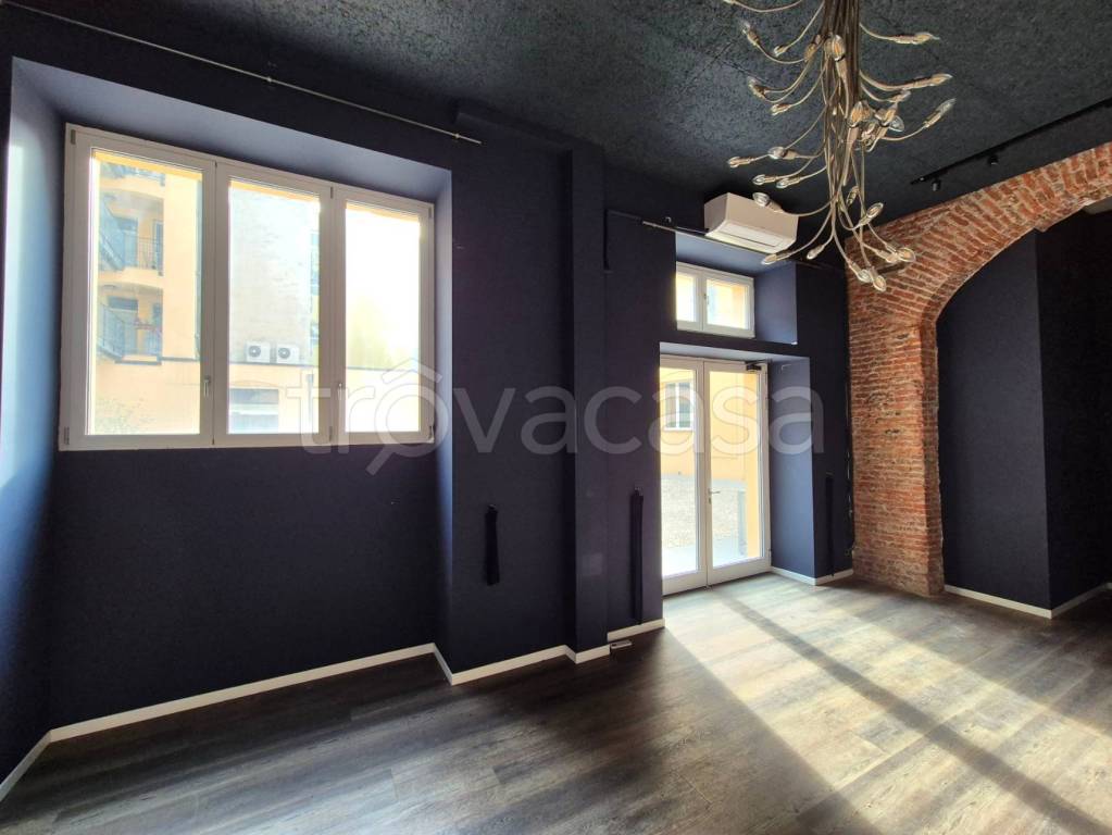 negozio in affitto a Milano