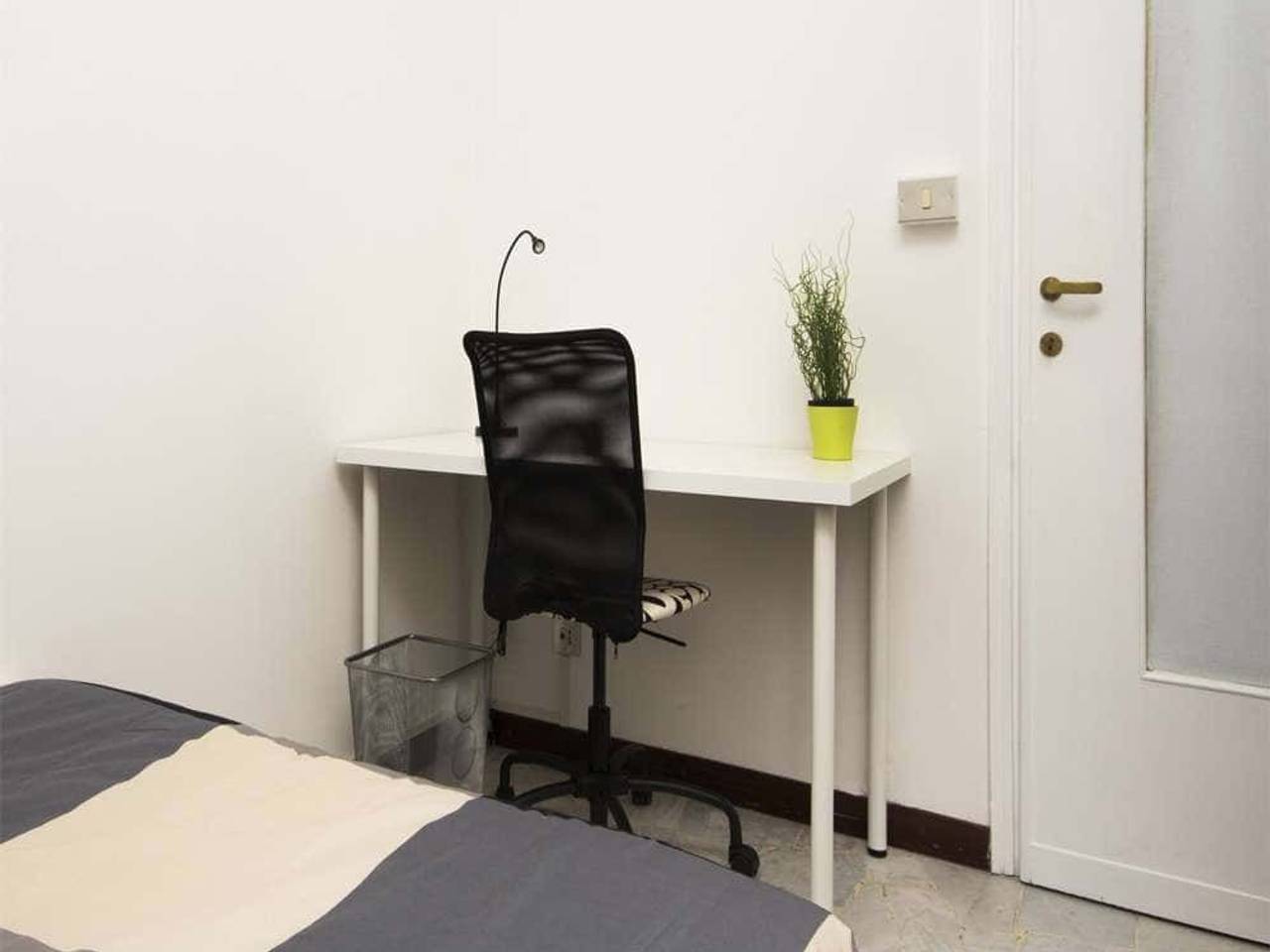 negozio in affitto a Milano in zona Lorenteggio