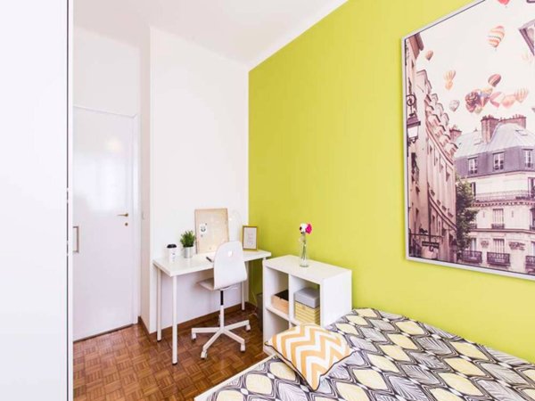 negozio in affitto a Milano in zona Lorenteggio