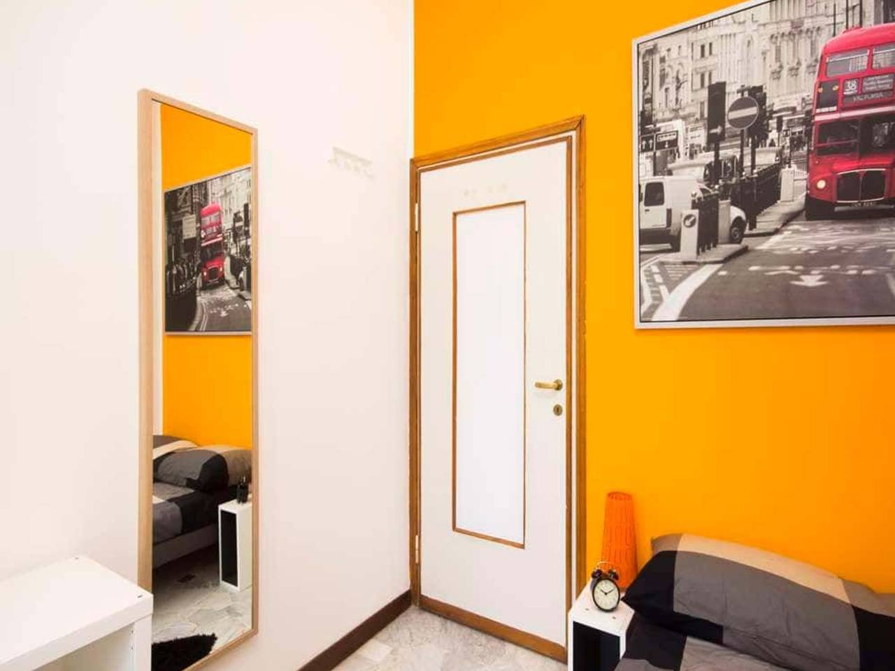 negozio in affitto a Milano in zona Lorenteggio