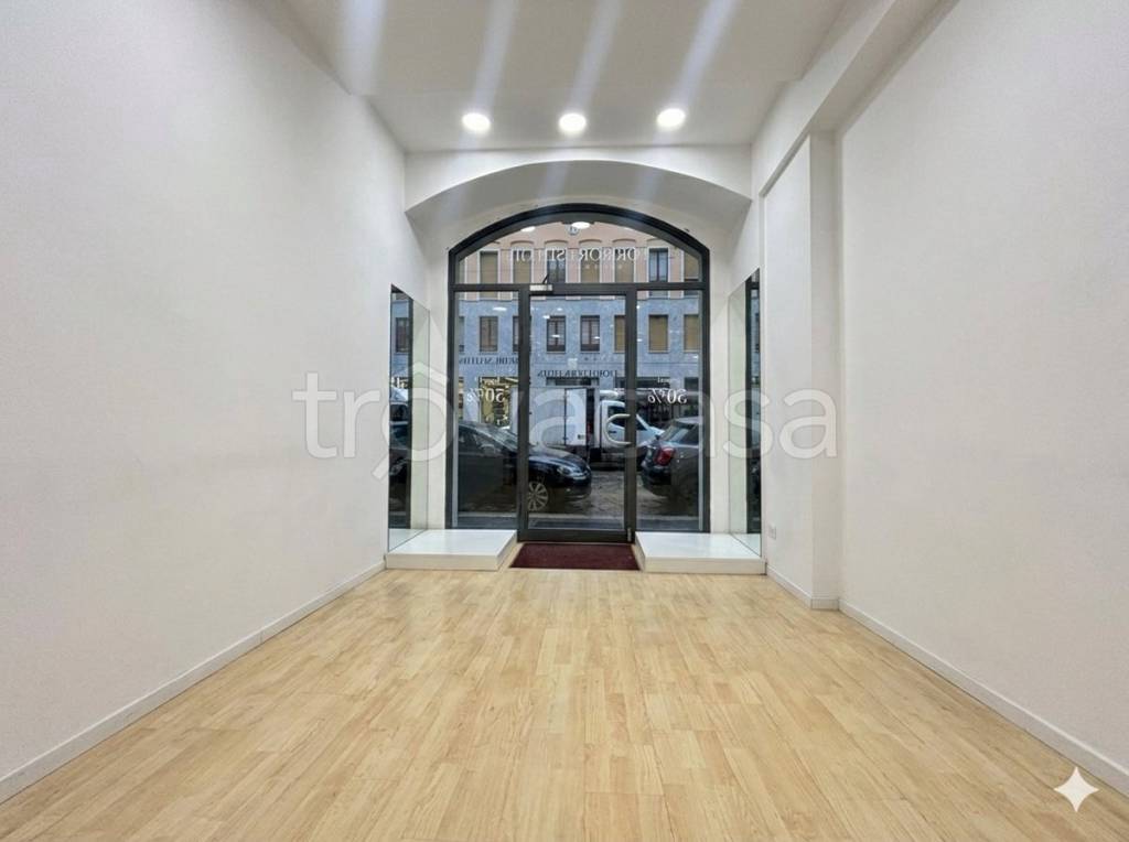 negozio in affitto a Milano