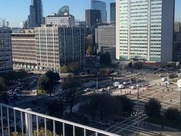 negozio in affitto a Milano in zona Centro Direzionale