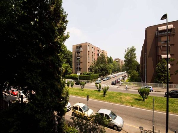 negozio in affitto a Milano in zona Lorenteggio