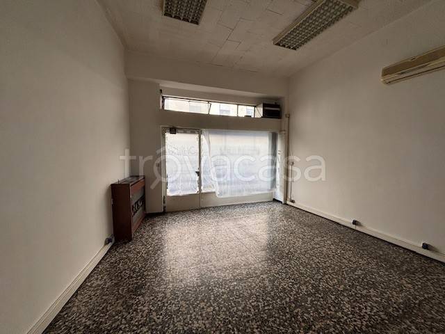 negozio in affitto a Milano in zona Guastalla