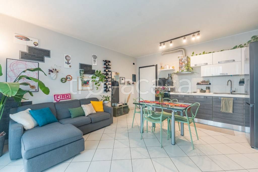 appartamento in affitto a Milano in zona Lorenteggio