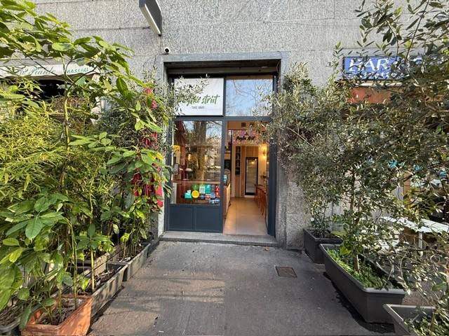 negozio in affitto a Milano in zona XXII Marzo