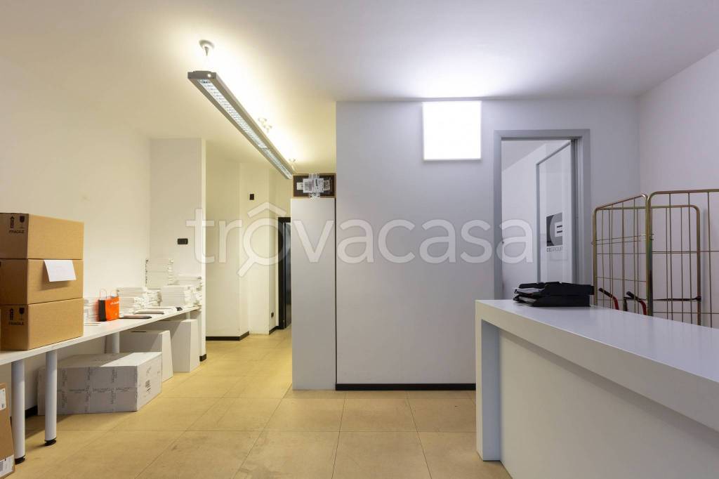 negozio in affitto a Milano