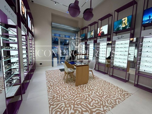 negozio in affitto a Milano