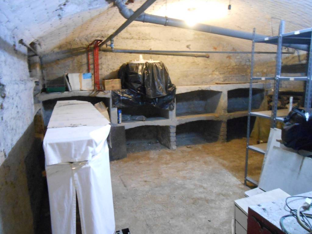 locale di sgombero in affitto a Milano in zona Maciachini