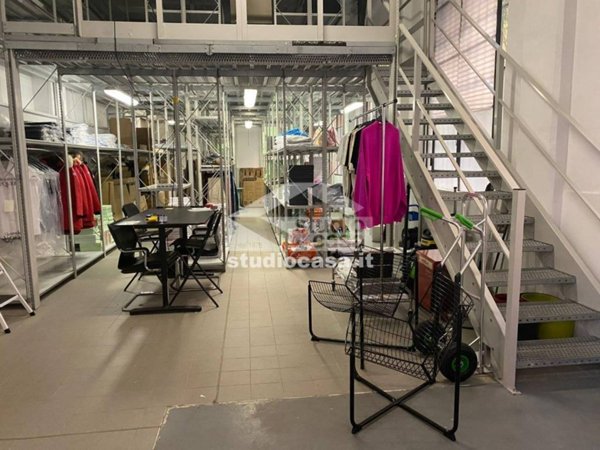 negozio in affitto a Milano in zona Porta Genova