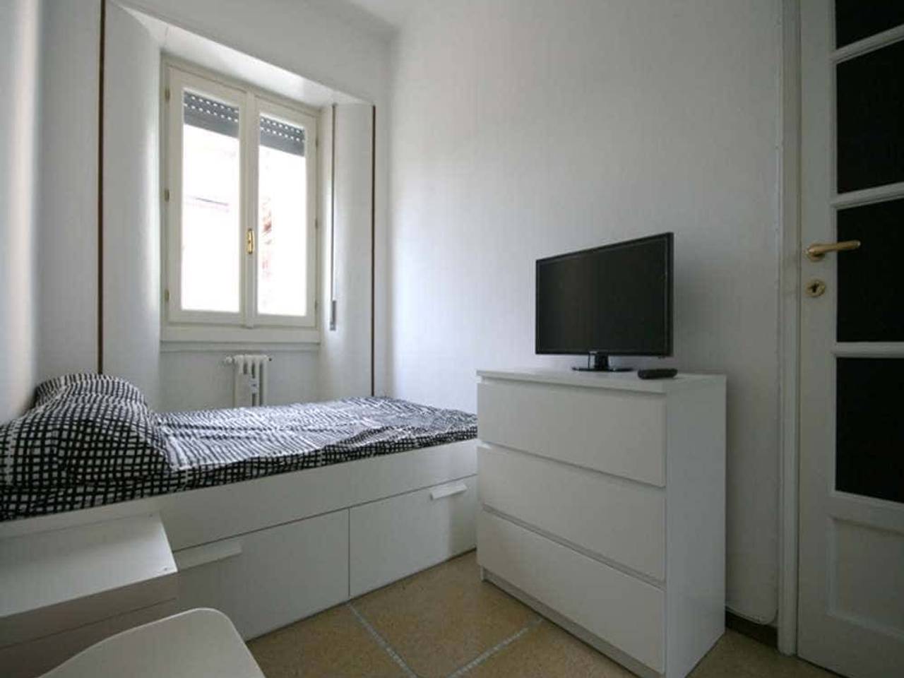 negozio in affitto a Milano in zona Centro Direzionale