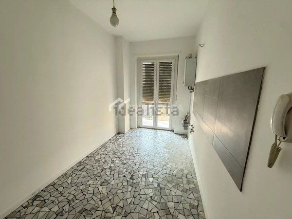 negozio in affitto a Milano in zona Piazzale Lodi