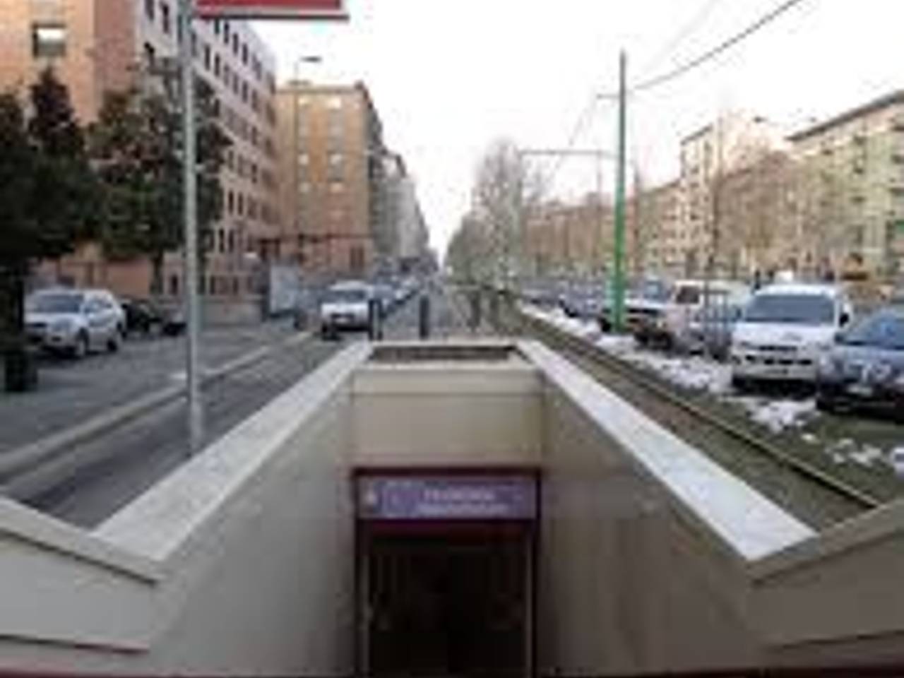 negozio in affitto a Milano in zona Segnano