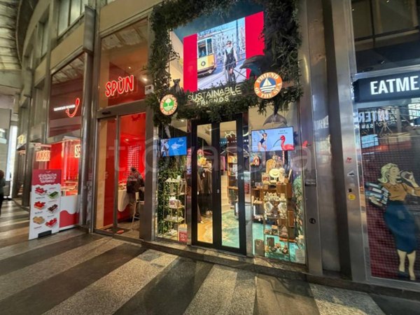 negozio in affitto a Milano