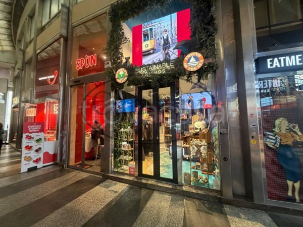 negozio in affitto a Milano