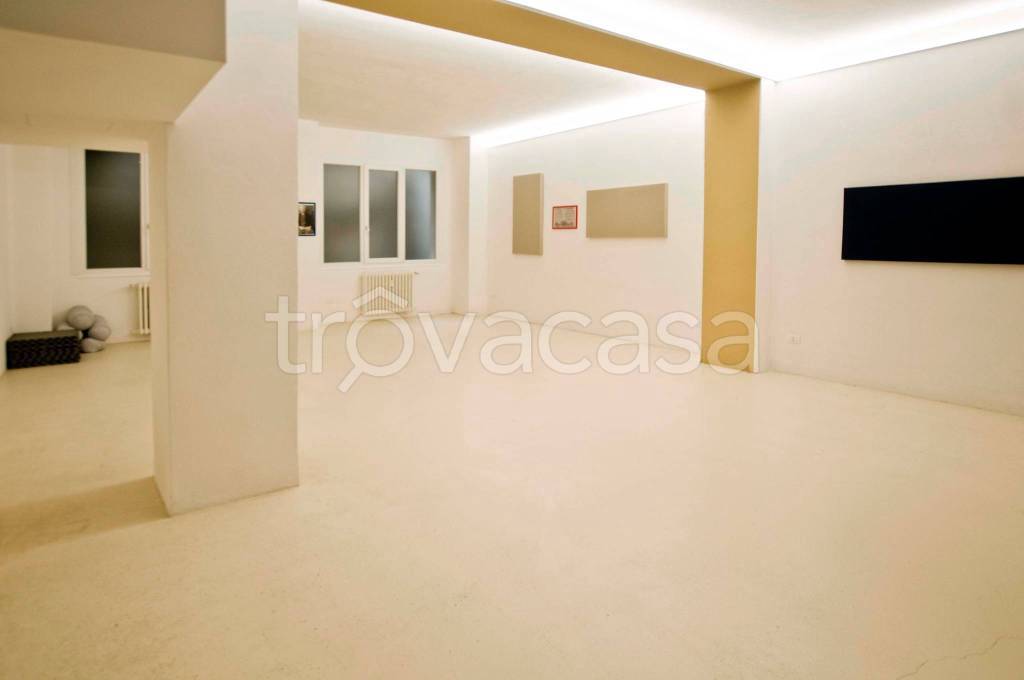 negozio in affitto a Milano in zona Porta Ticinese