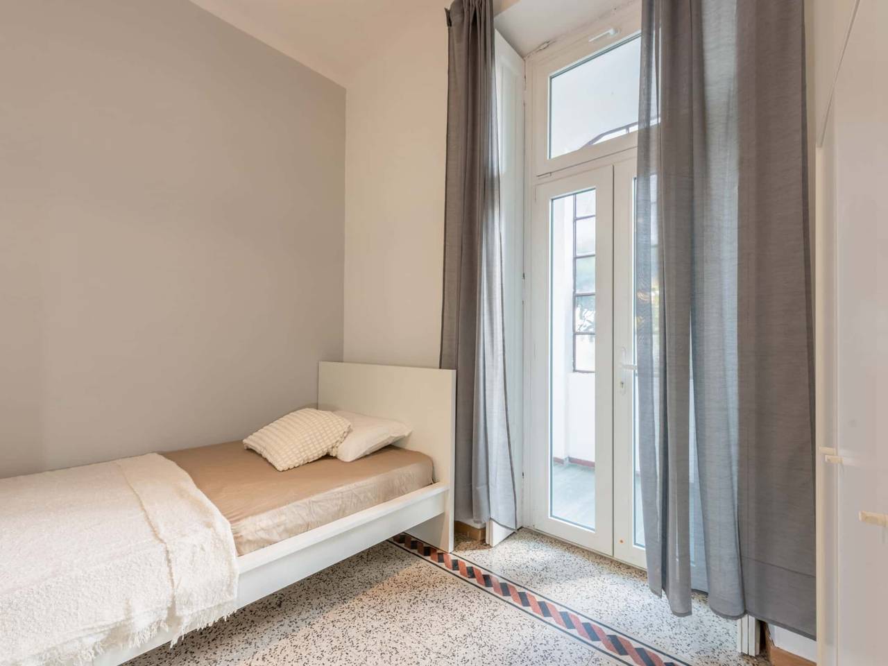 negozio in affitto a Milano in zona Morivione