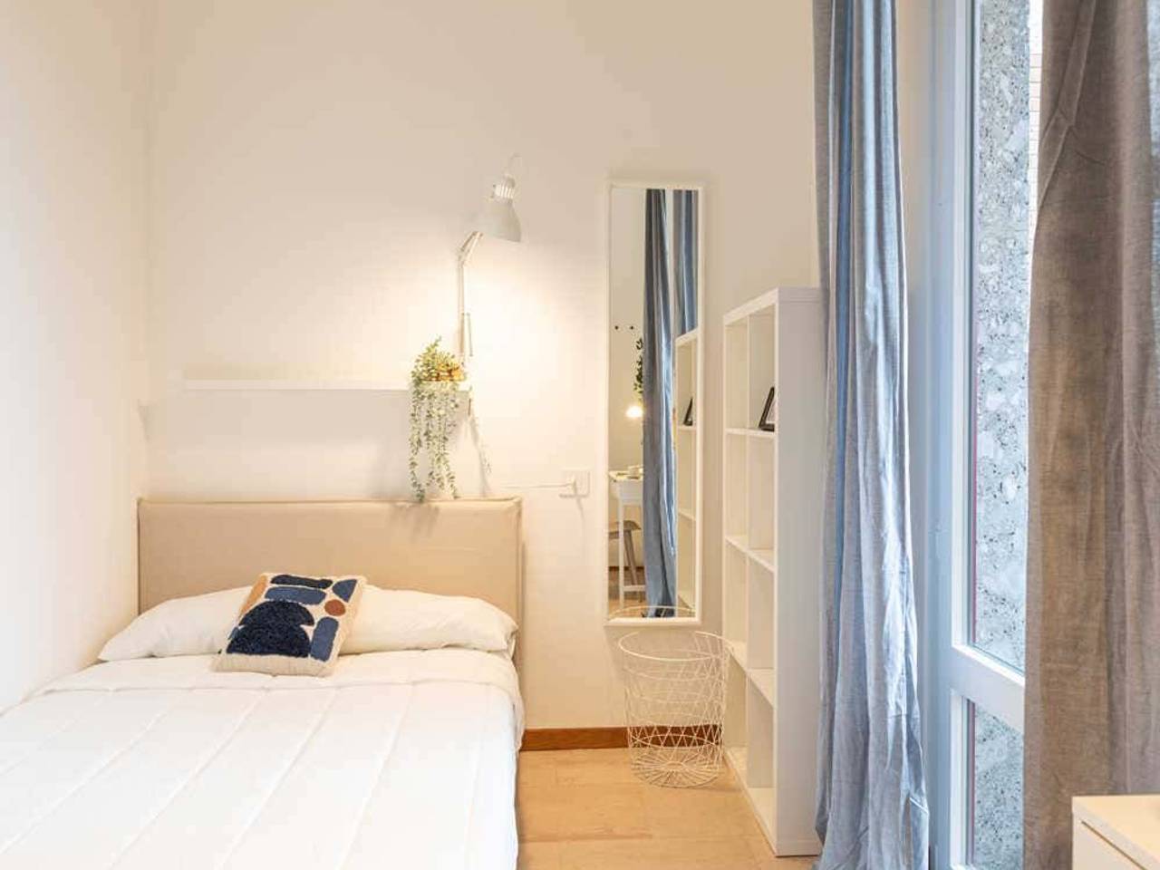 negozio in affitto a Milano in zona Lorenteggio