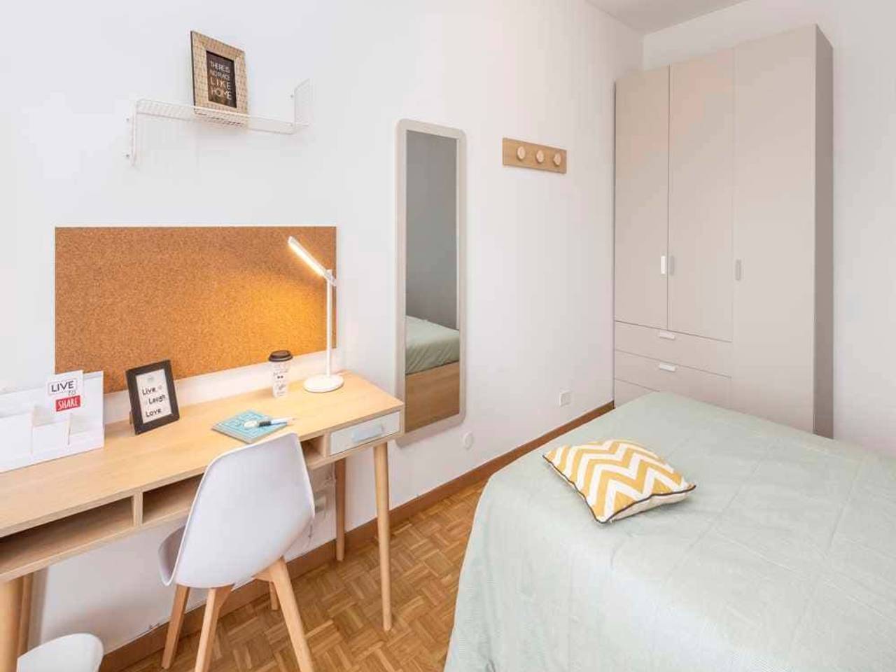 negozio in affitto a Milano in zona Famagosta