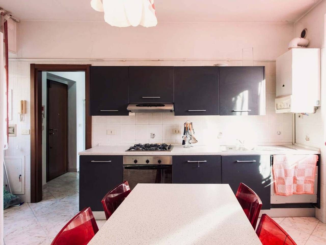 negozio in affitto a Milano in zona Morivione