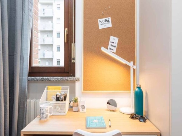 negozio in affitto a Milano in zona Morivione