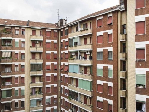 negozio in affitto a Milano in zona Lorenteggio