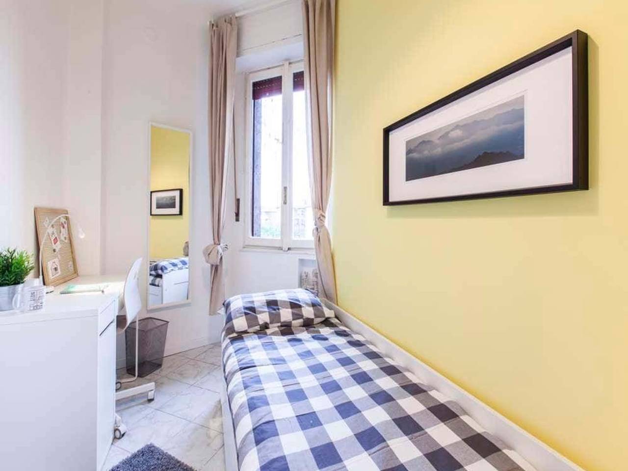 negozio in affitto a Milano in zona Lorenteggio