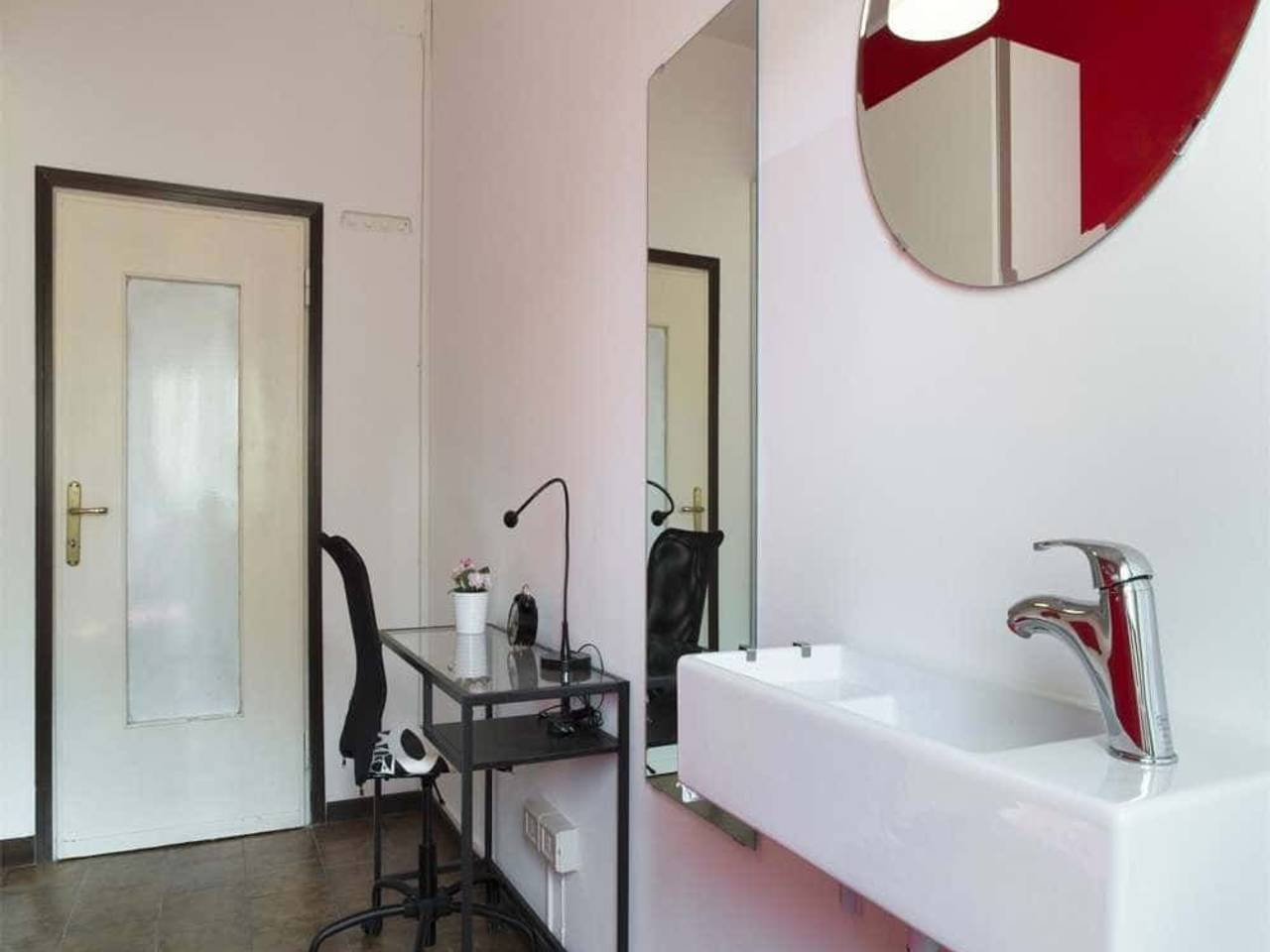 negozio in affitto a Milano in zona Lorenteggio