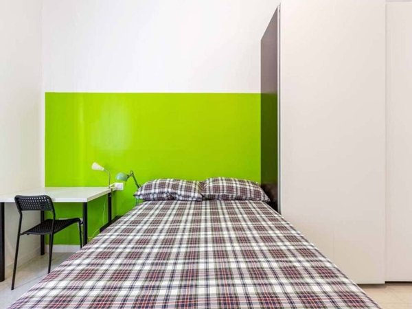 negozio in affitto a Milano in zona Lorenteggio