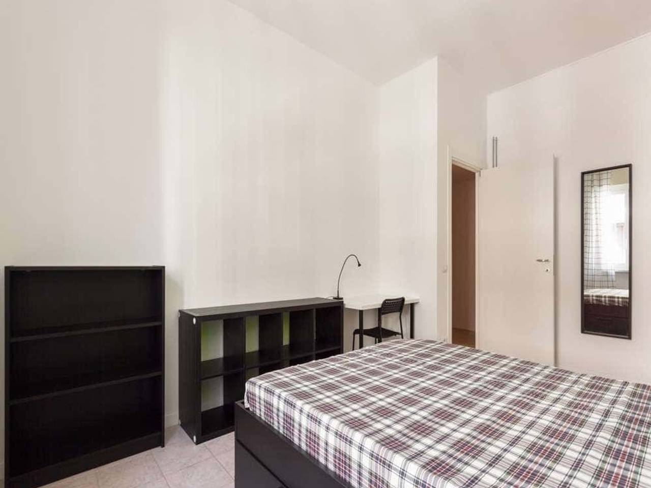 negozio in affitto a Milano in zona Lorenteggio