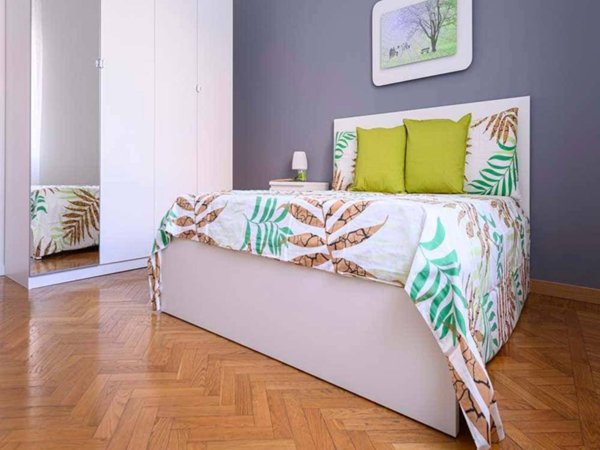 negozio in affitto a Milano in zona Guastalla