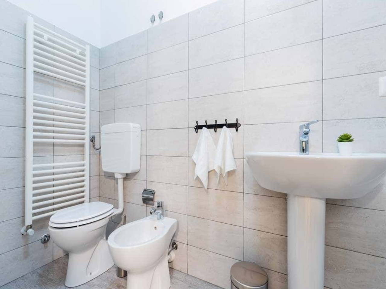 negozio in affitto a Milano in zona Morivione