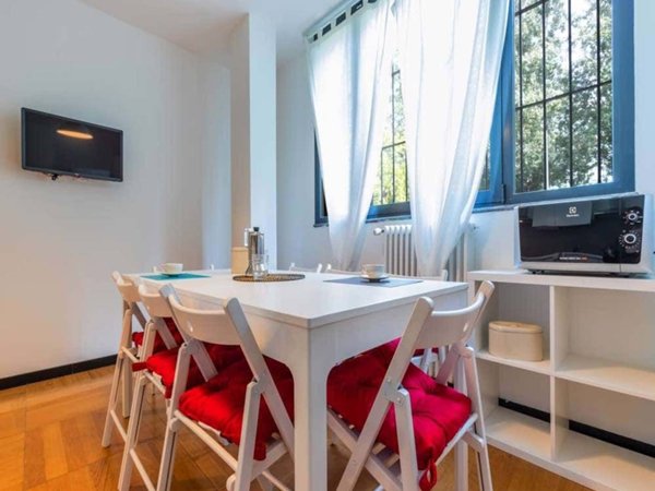 negozio in affitto a Milano in zona Morivione