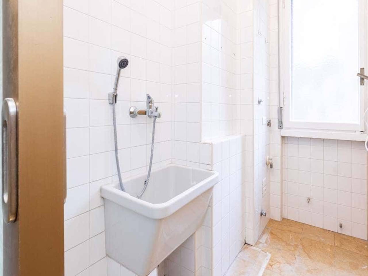 negozio in affitto a Milano in zona Bocconi