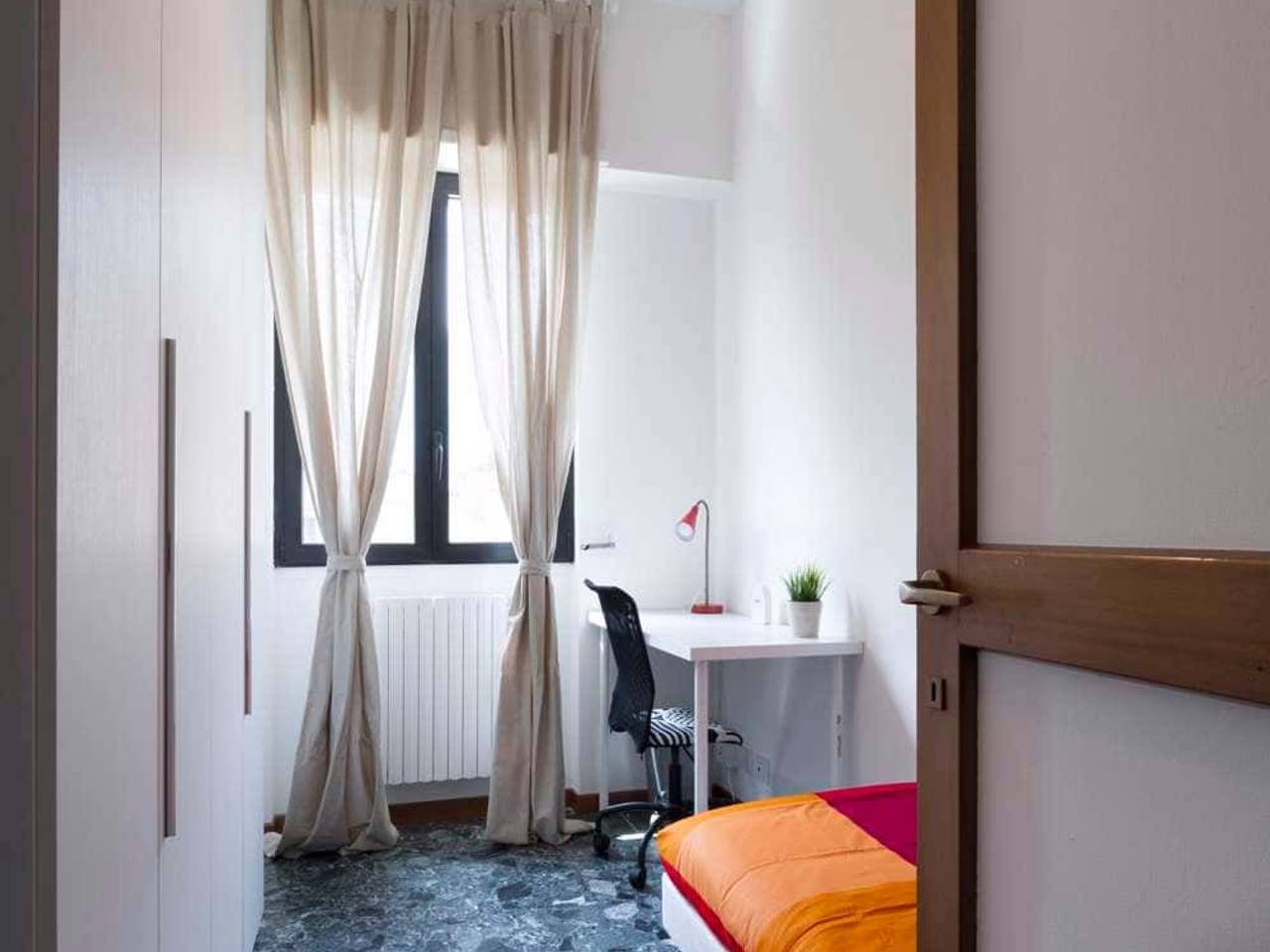 negozio in affitto a Milano in zona Isola