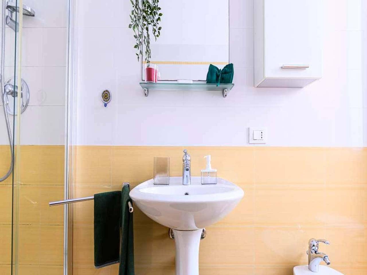 negozio in affitto a Milano in zona Guastalla