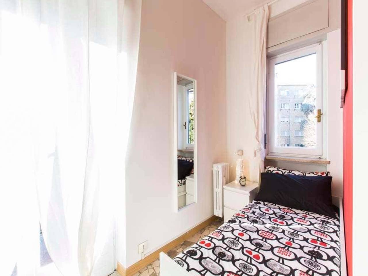 negozio in affitto a Milano in zona Lorenteggio