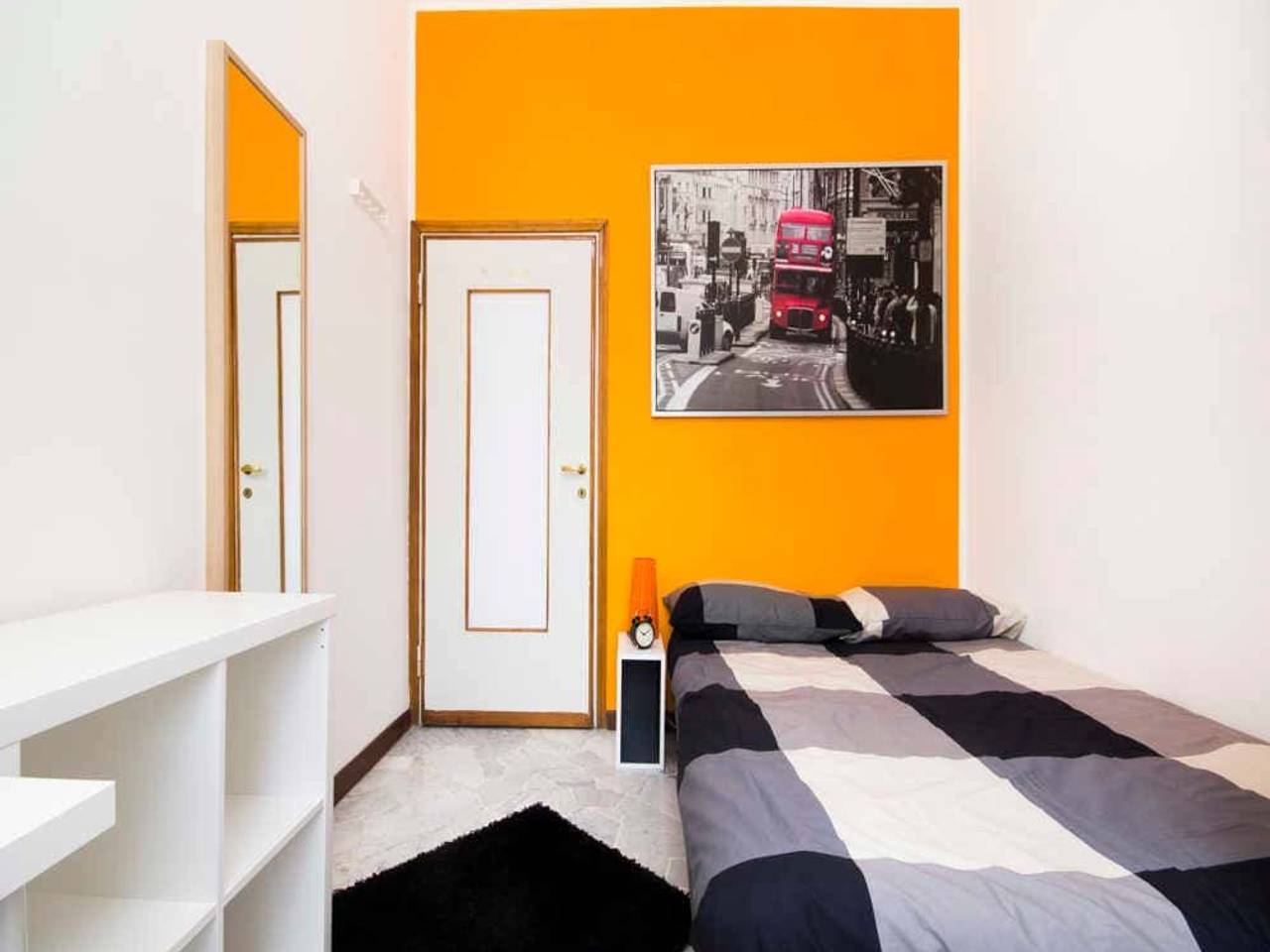 negozio in affitto a Milano in zona Lorenteggio