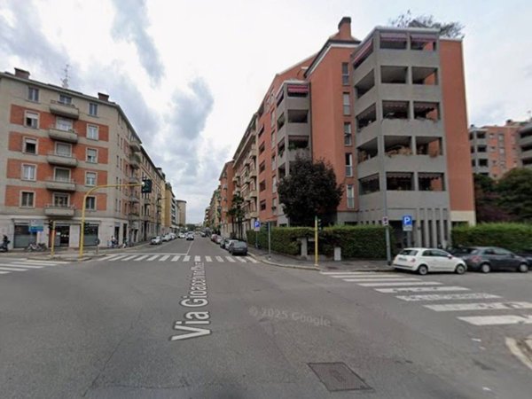 negozio in affitto a Milano in zona Montalbino