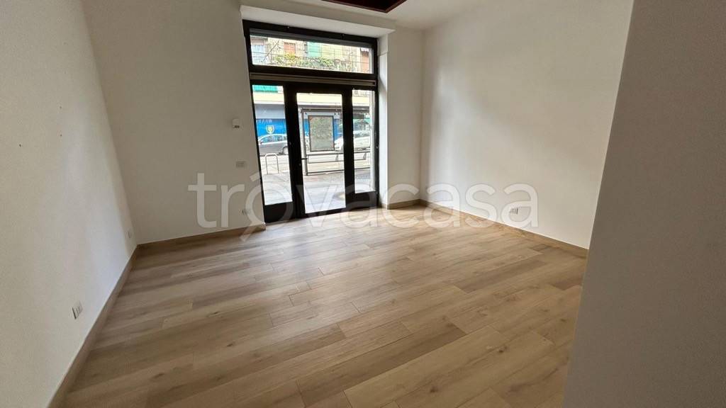 negozio in affitto a Milano
