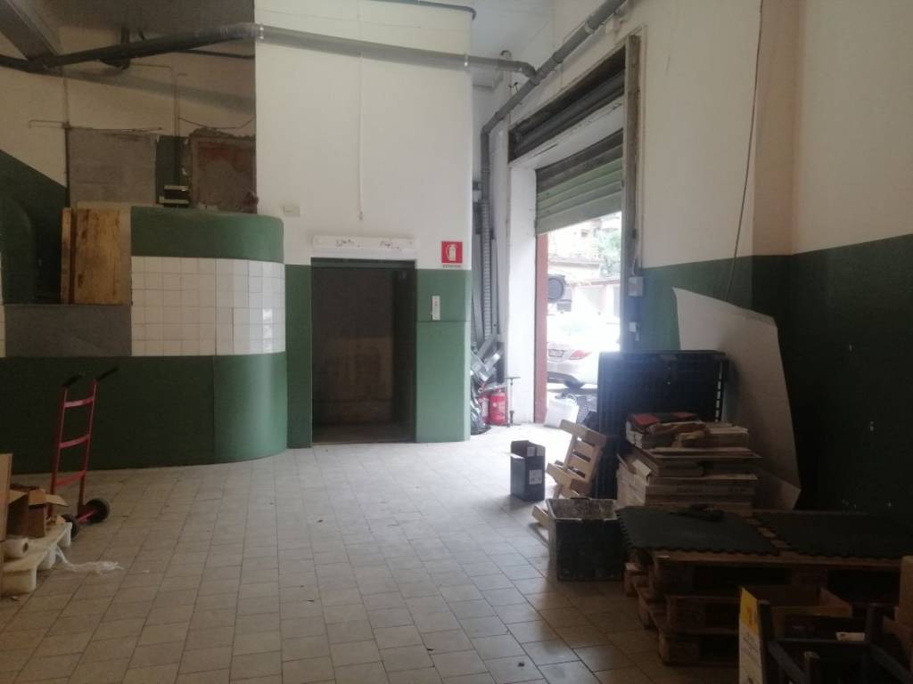 negozio in affitto a Milano