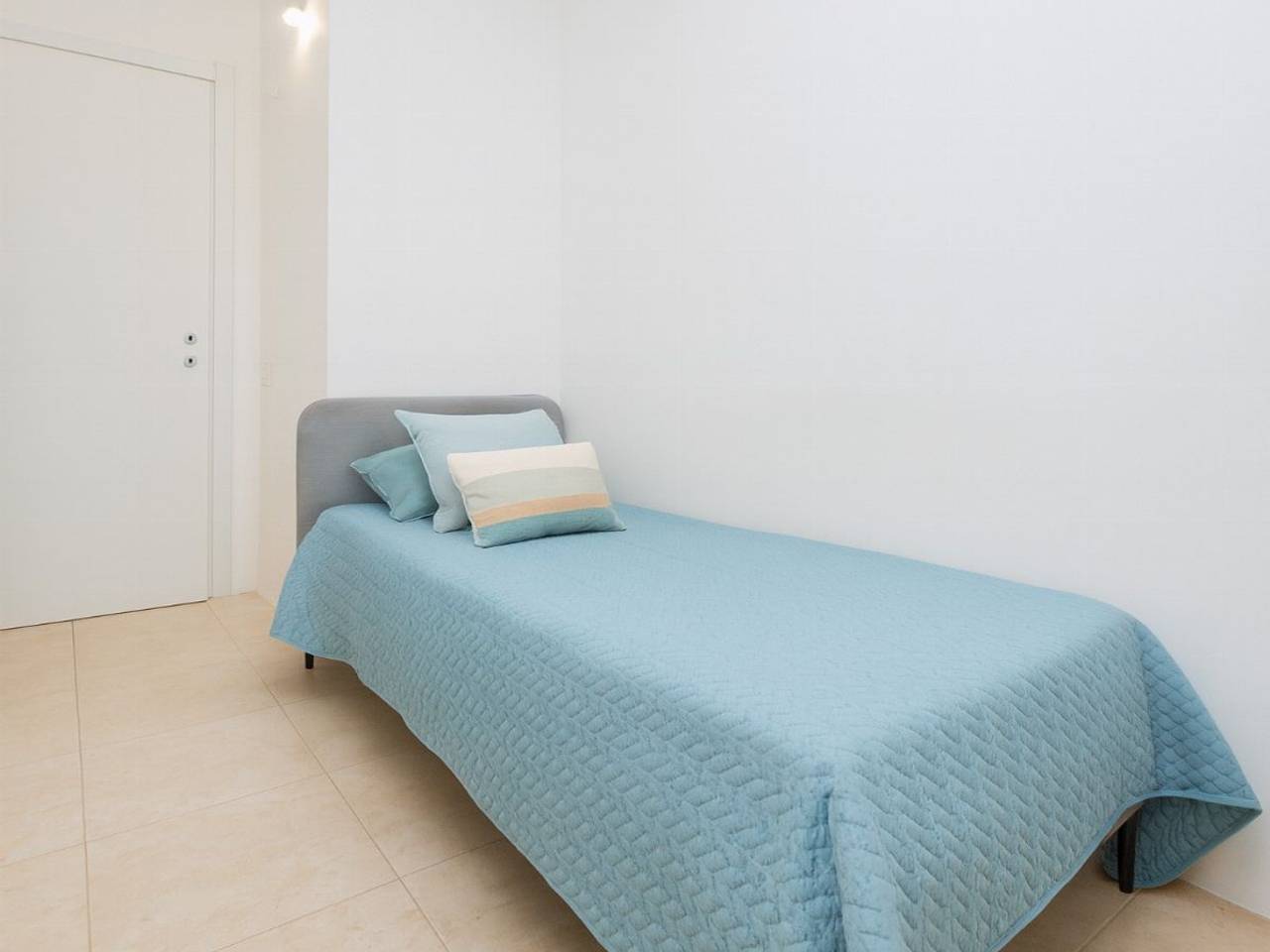 negozio in affitto a Milano in zona Famagosta