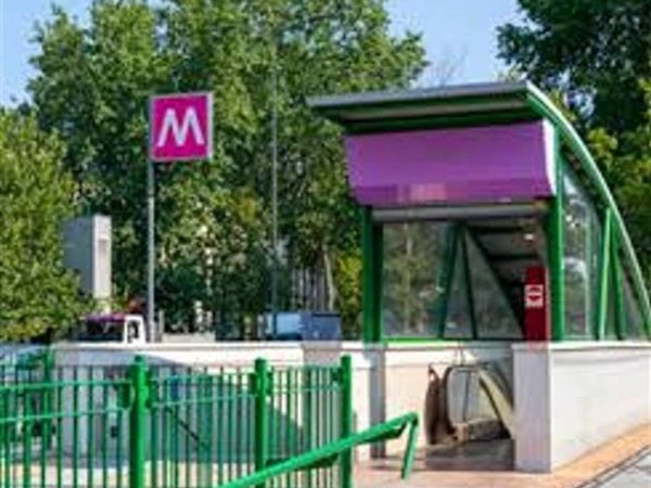 negozio in affitto a Milano in zona Montalbino