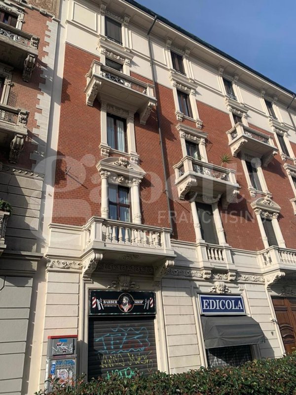 negozio in affitto a Milano in zona Famagosta