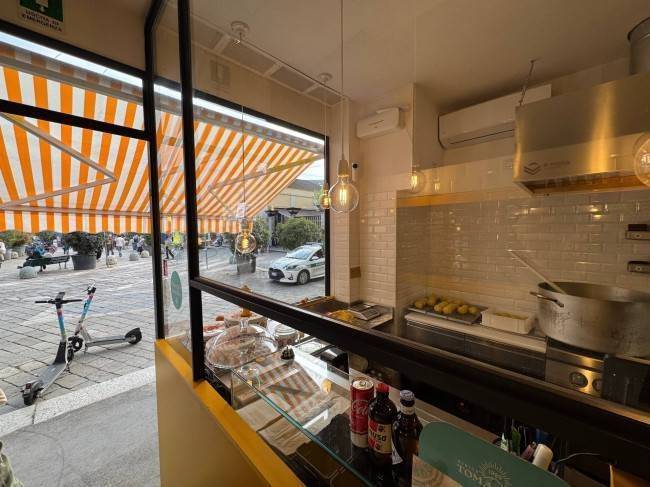 negozio in affitto a Milano in zona Porta Genova
