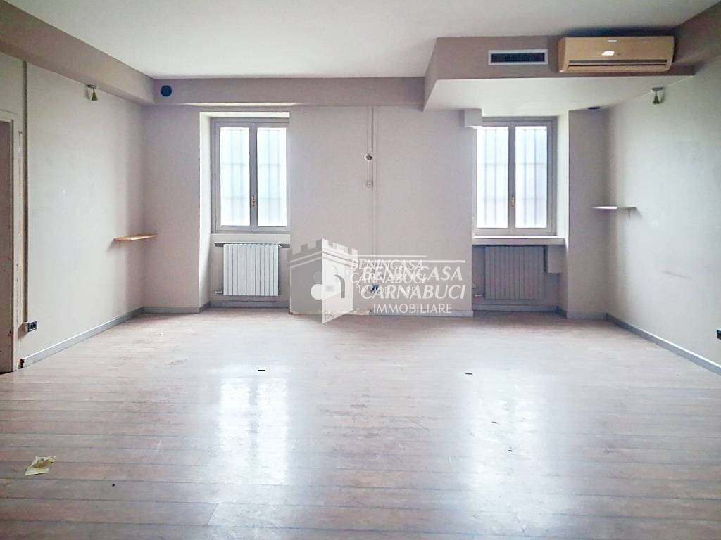 negozio in affitto a Milano in zona Guastalla