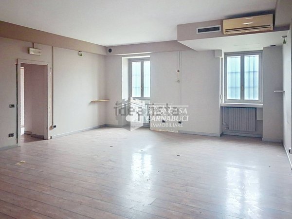 locale commerciale in affitto a Milano