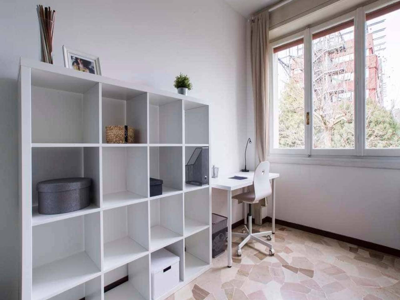 negozio in affitto a Milano in zona Lorenteggio
