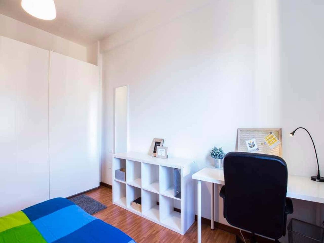 negozio in affitto a Milano in zona Lorenteggio