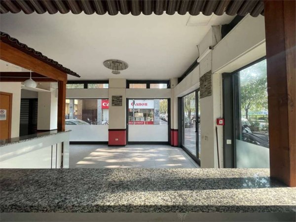 negozio in affitto a Milano